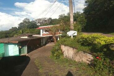 Pension (Hôtel basse catégorie) Rathna Gems Halt