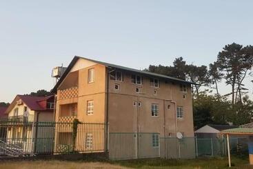 پانسیون Ureki House