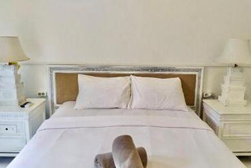 ペンション Nikiniko Beach House By Lolavillas 100mts To The Beach