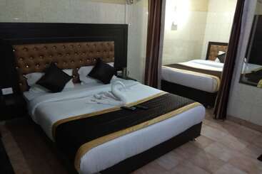 Goroomgo Hotel City Palace Nainital