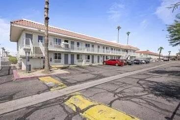 هتل Super 8 By Wyndham Phoenix West