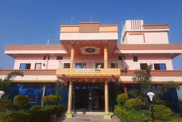 Hotel Nisarg Lodging And Restaurant