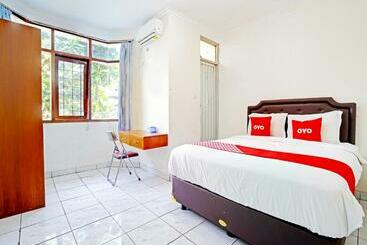 Otel Oyo Life 2388 Kost Teratai