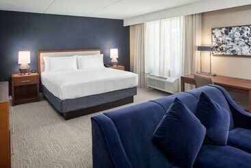 هتل Doubletree By Hilton Ann Arbor North