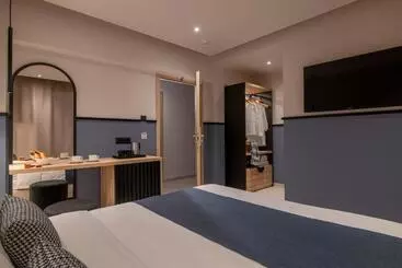 Отель Mistral Bay