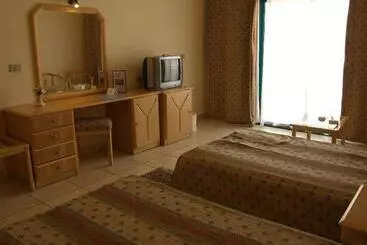 אתר נופש Sharm Cliff