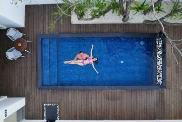 Resort Villa Nautica at Paradise Island