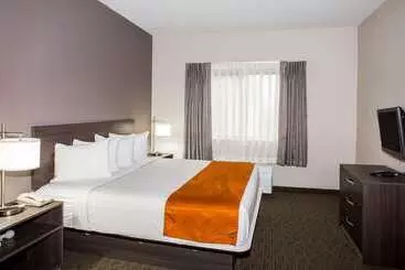 Отель Days Inn & Suites By Wyndham Orlando Airport