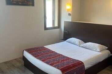 هتل آپارتمان Adonis Carcassonne