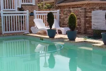 فندق Bluewater Beachfront Guesthouse