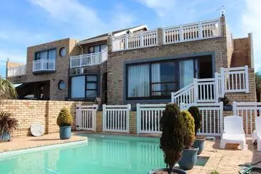 Hotel Bluewater Beachfront Guesthouse