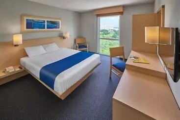 בית מלון כפרי City Express By Marriott Reynosa