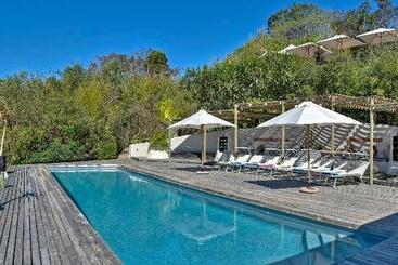 호텔 Hog Hollow Country Lodge