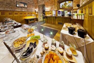 هتل Prague Inn