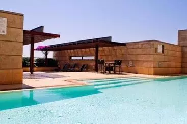 בית מלון כפרי Raphael Suites