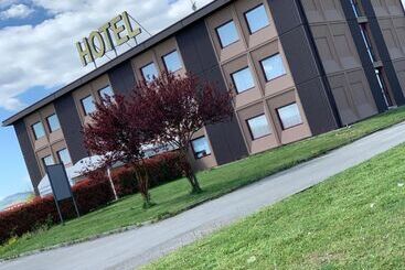 בית מלון כפרי Ayri