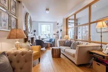 Отель The Old Quay House