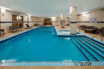 هتل Residence Inn By Marriott Montreal Airport