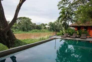 Hotelli Baan Nam Ping Riverside Homestay