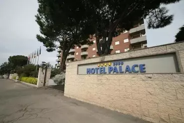 Отель Palace 2000