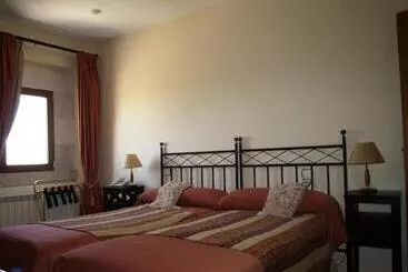 هتل Residencia Real Del Castillo De Curiel