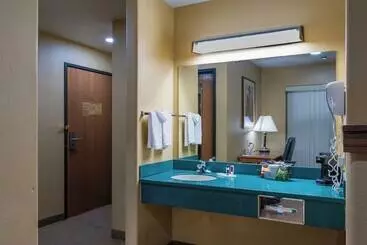 Pinedale Hotel & Suites