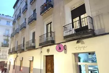 مسافرخانه Madrid House Rooms