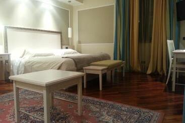 Отель Albergo Della Roccia