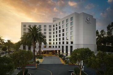 בית מלון כפרי Doubletree By Hilton Irvine   Spectrum