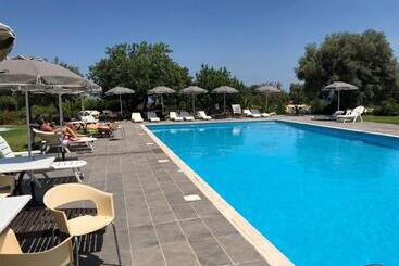 Otel Zaiera Resort Club