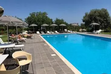 Отель Zaiera Resort Club