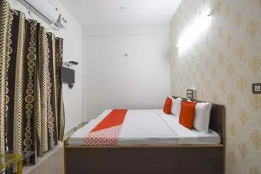 Hotel Oyo 76334 Eight Cubes