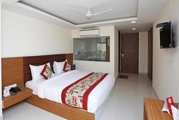 호텔 Grand Suites   A Unit Of D Capitol Near Delhi Airport