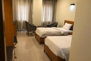 هتل Leela Pavilion