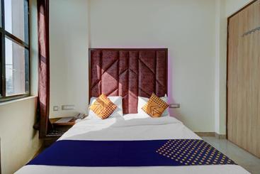 Hotel Oyo 76162 New Shivani