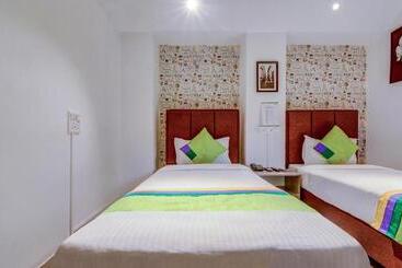 בית מלון כפרי Treebo Iris Suites