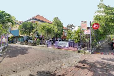 ホテル Oyo 90212 Damar Gendjreng