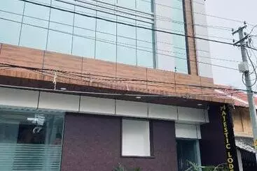 Appart'hotel Majestic Inn