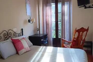 پانسیون Hostal La Cigueña