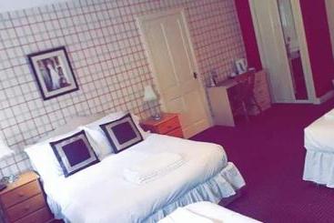 Отель Bertie Pontypridd