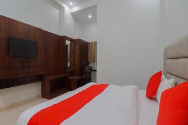 Hotel Oyo 77277 Shree Paradise