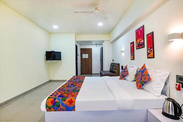 Pensão Fabexpress White House Nr Midc Khargar