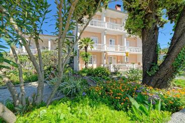 ペンション Rooms Milica Palit