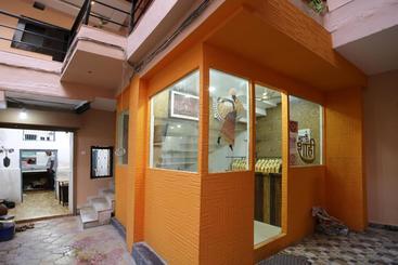 ホテル Spot On 40622 Shahi Guest House