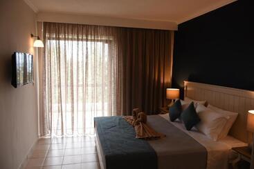 Отель Kassandra Mare