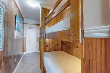 Отель Rentals At Waters Edge Condominiums