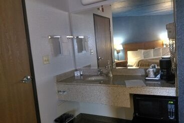 Madelia Hotel & Suites