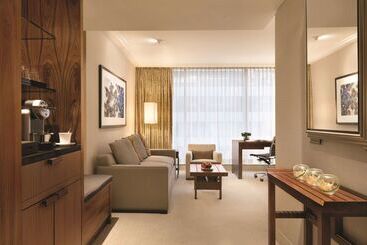 هتل Shangrila Vancouver