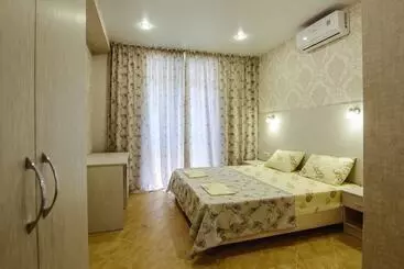 Hotel Laura Guest House