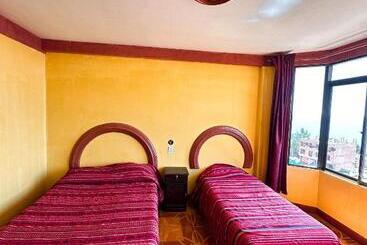 پانسیون Hostal Sol Y Lago